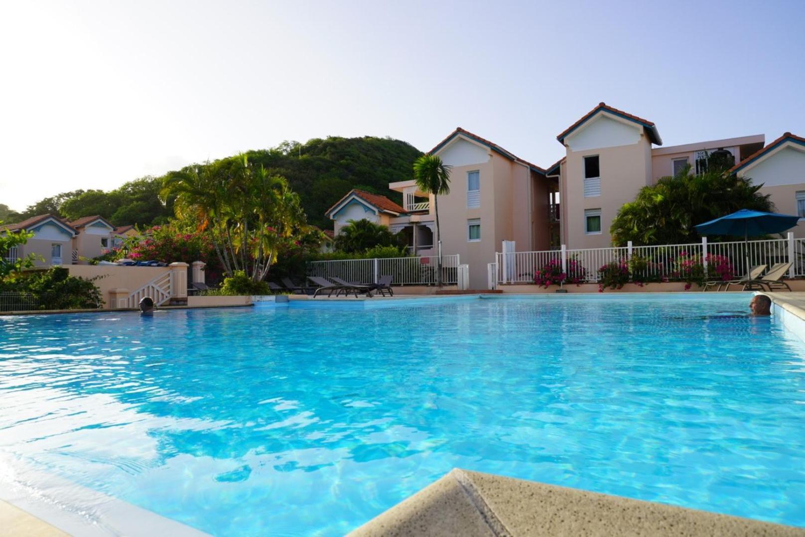 T2 Spacieux, Confort, Piscine & Plage A Sainte-Anne Zewnętrze zdjęcie